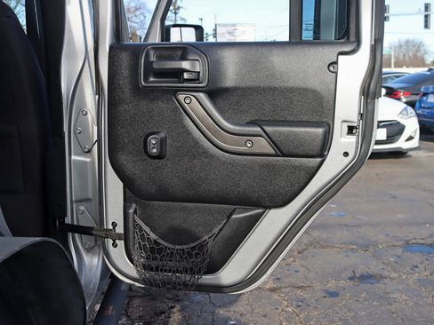 Used 2016 Jeep Wrangler Unlimited Sport w/ Connectivity Group AWD/4WD image 33