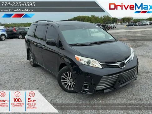 Used 2019 Toyota Sienna XLE FWD image 1