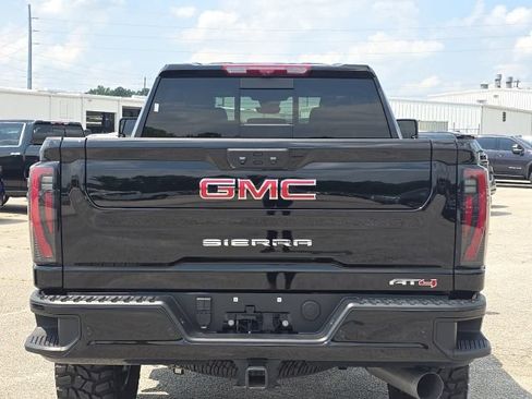 Used 2025 GMC Sierra 3500 AT4 w/ Technology Package AWD/4WD image 4