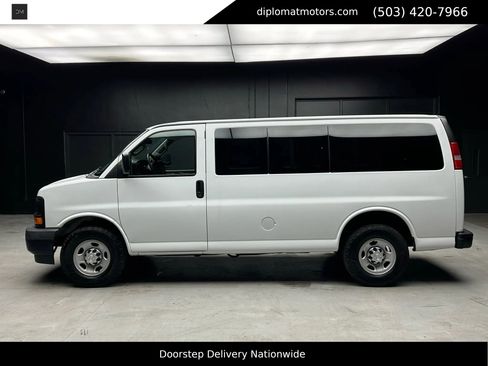 Used 2017 Chevrolet Express 2500 LS image 3