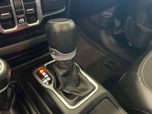 Used 2023 Jeep Gladiator Sport image 8