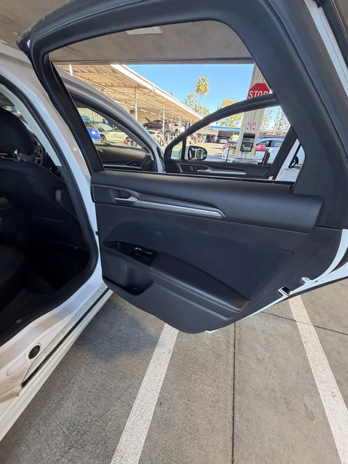 Used 2013 Ford Fusion SE FWD image 18
