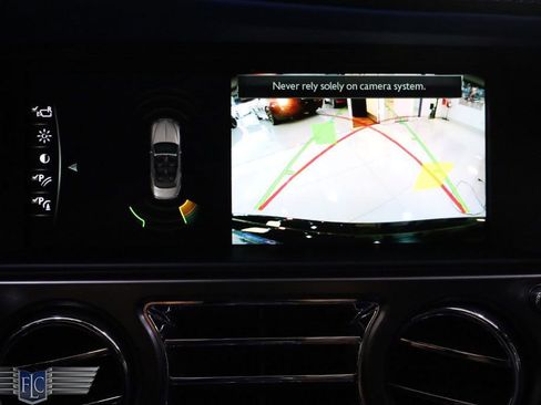 Used 2018 Rolls-Royce Dawn image 28