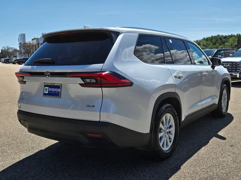 Used 2024 Toyota Grand Highlander AWD image 6