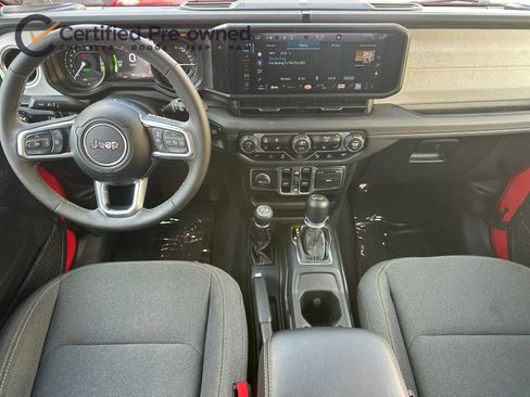 Used 2025 Jeep Wrangler Unlimited Sahara w/ Safety Group AWD/4WD image 14