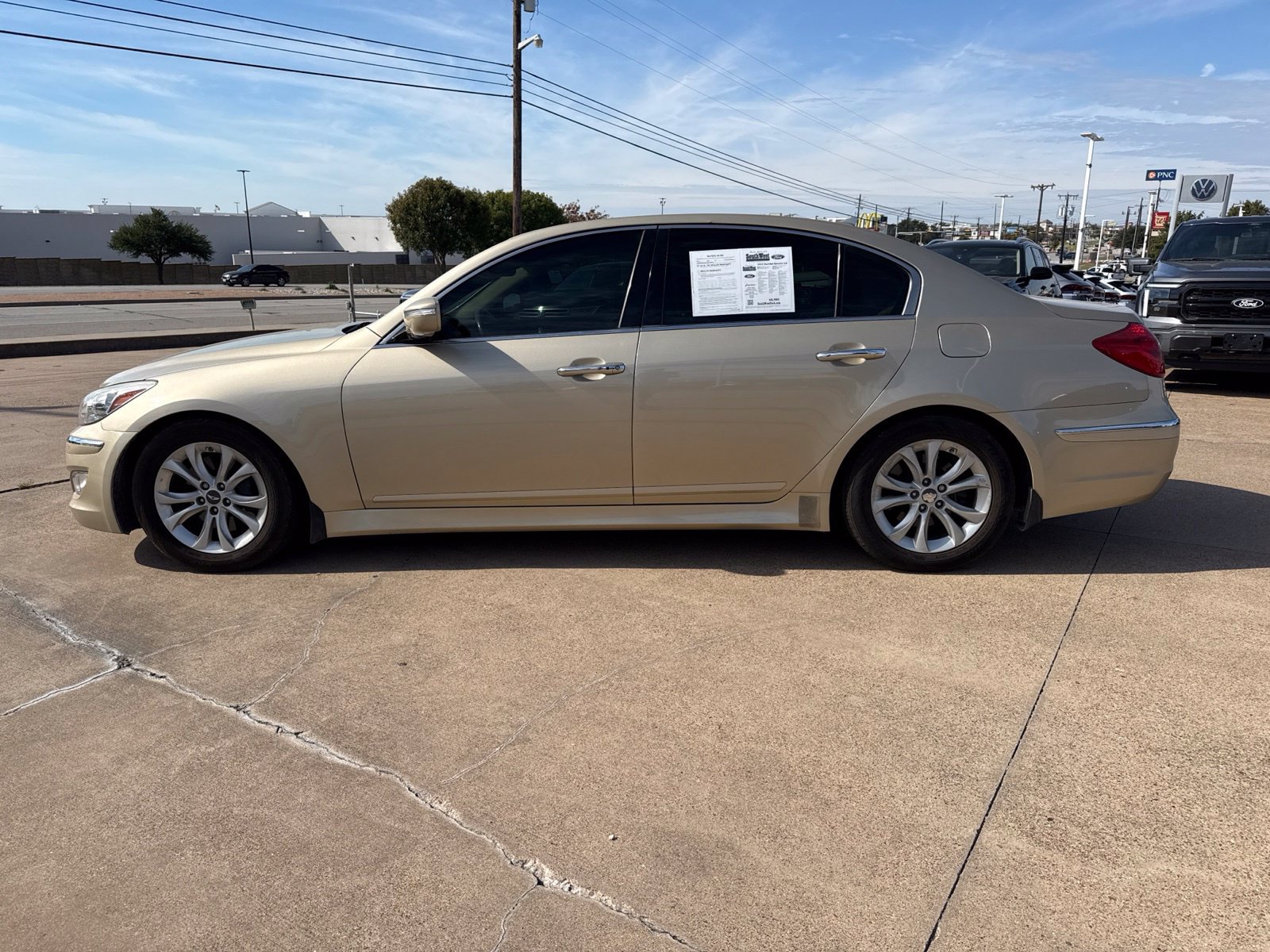 Used 2012 Hyundai Genesis 3.8 RWD image 4