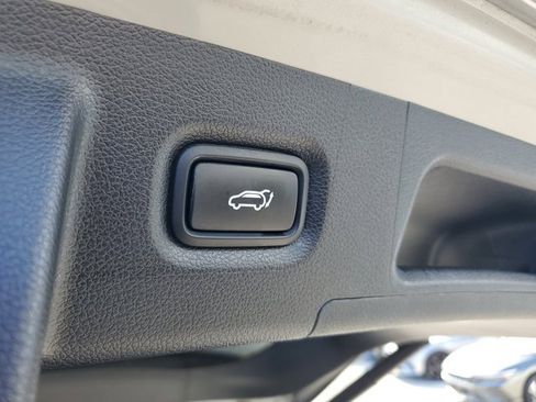 Used 2022 Hyundai Santa Fe SEL w/ Convenience Package image 9