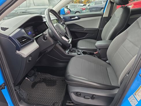 Used 2022 Volkswagen Taos SE w/ Panoramic Sunroof Package image 12