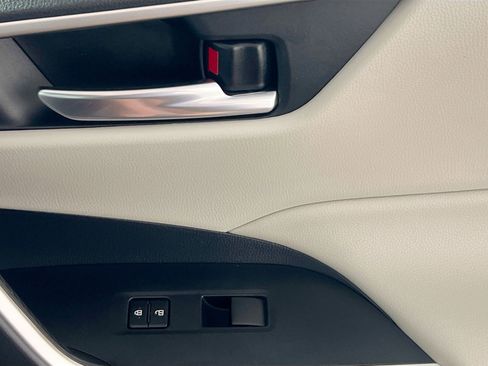 Used 2019 Toyota RAV4 XLE FWD image 32