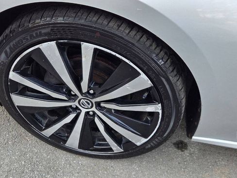 Used 2019 Nissan Altima 2.5 SR FWD image 10