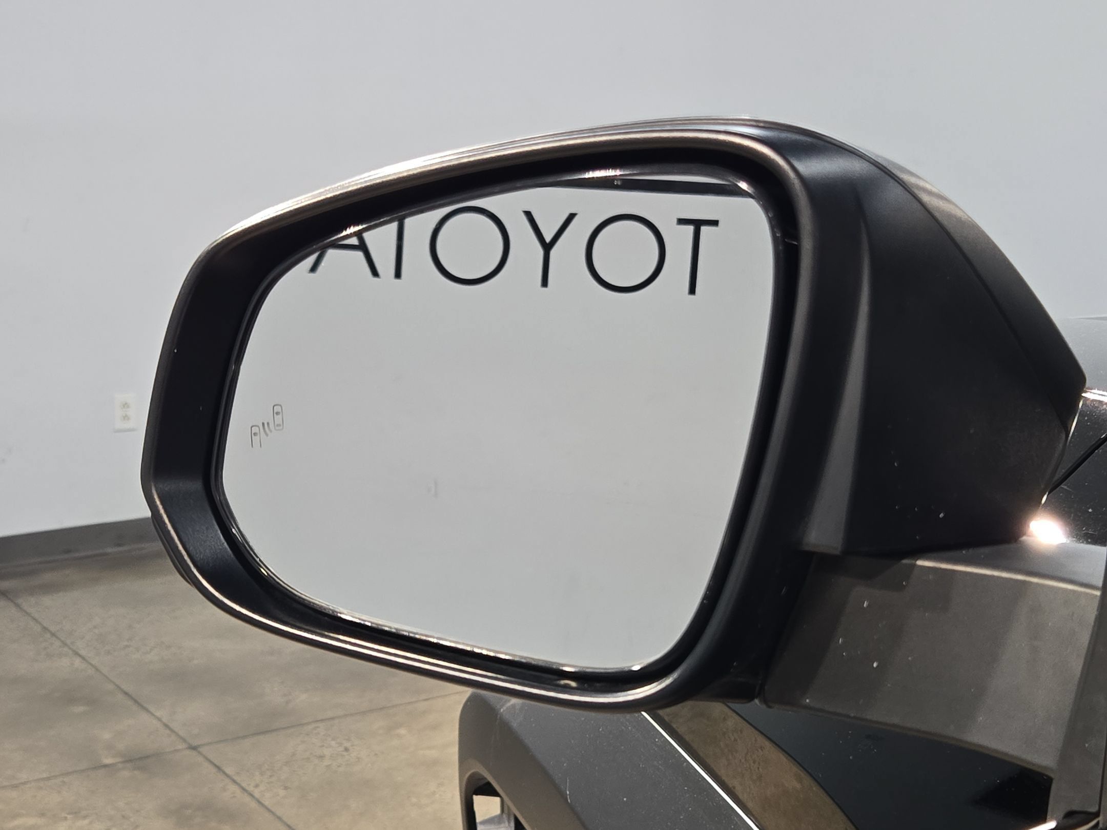 Certified 2025 Toyota 4Runner SR5 AWD/4WD image 22