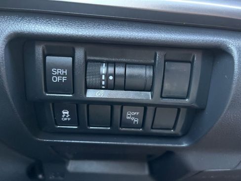 Used 2019 Subaru Crosstrek 2.0i Limited w/ Moonroof Package w/Navigation AWD/4WD image 21