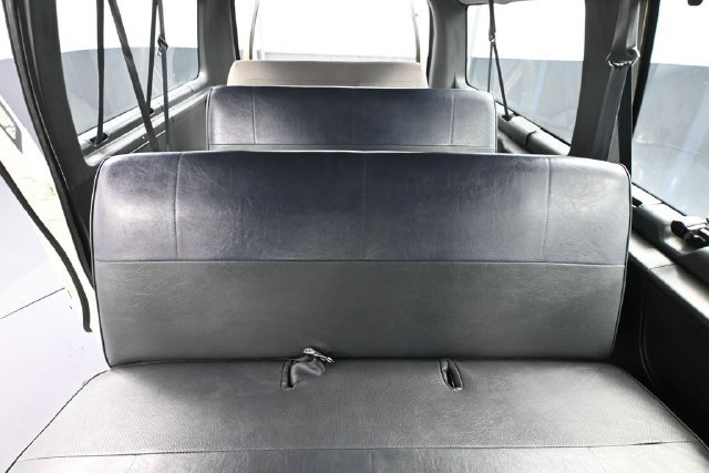 Used 1995 Ford E-150 and Econoline 150 Club Wagon RWD image 23