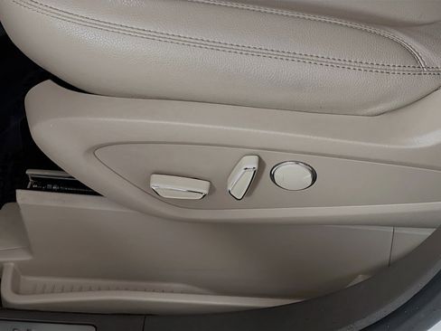 Used 2022 Lincoln Nautilus FWD w/ Premium Package image 16