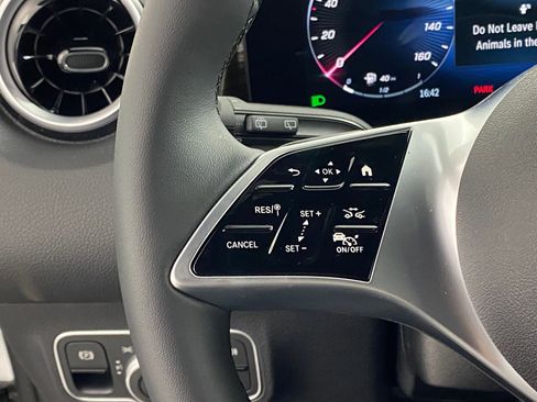 Used 2026 Mercedes-Benz GLB 250 4MATIC image 9