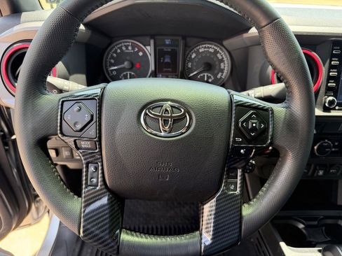 Used 2022 Toyota Tacoma TRD Off-Road w/ Technology Package AWD/4WD image 35