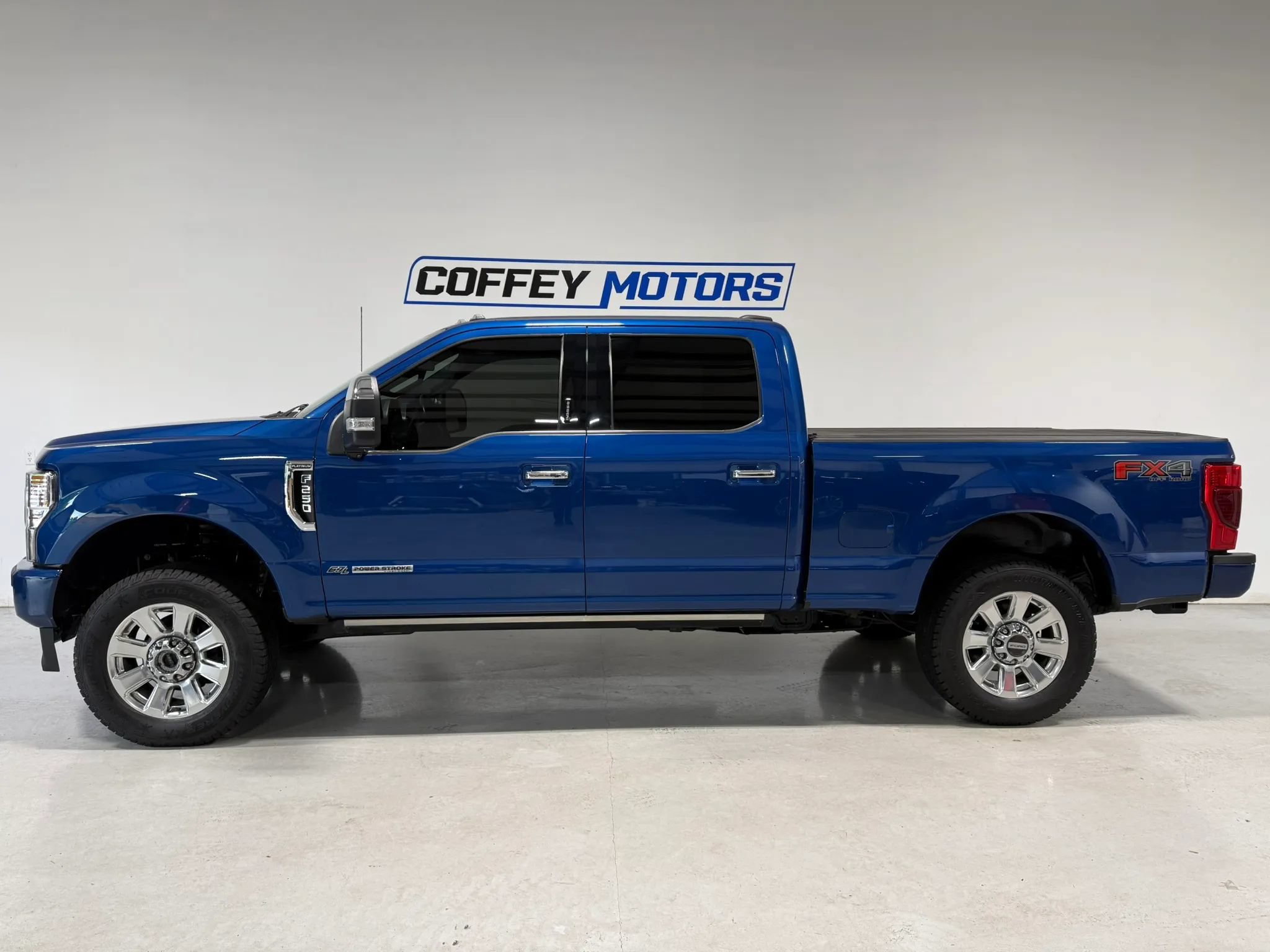 Used 2022 Ford F250 Platinum w/ FX4 Off-Road Package AWD/4WD image 3