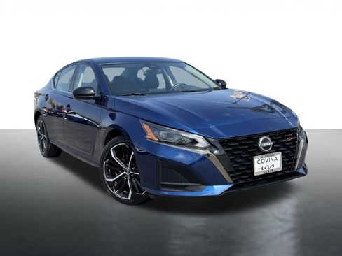 Used 2024 Nissan Altima 2.5 SR FWD image 2