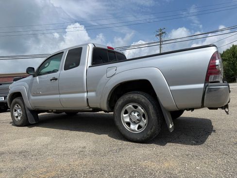 Used 2010 Toyota Tacoma 4x4 Access Cab w/ SR5 Pkg #2 image 4