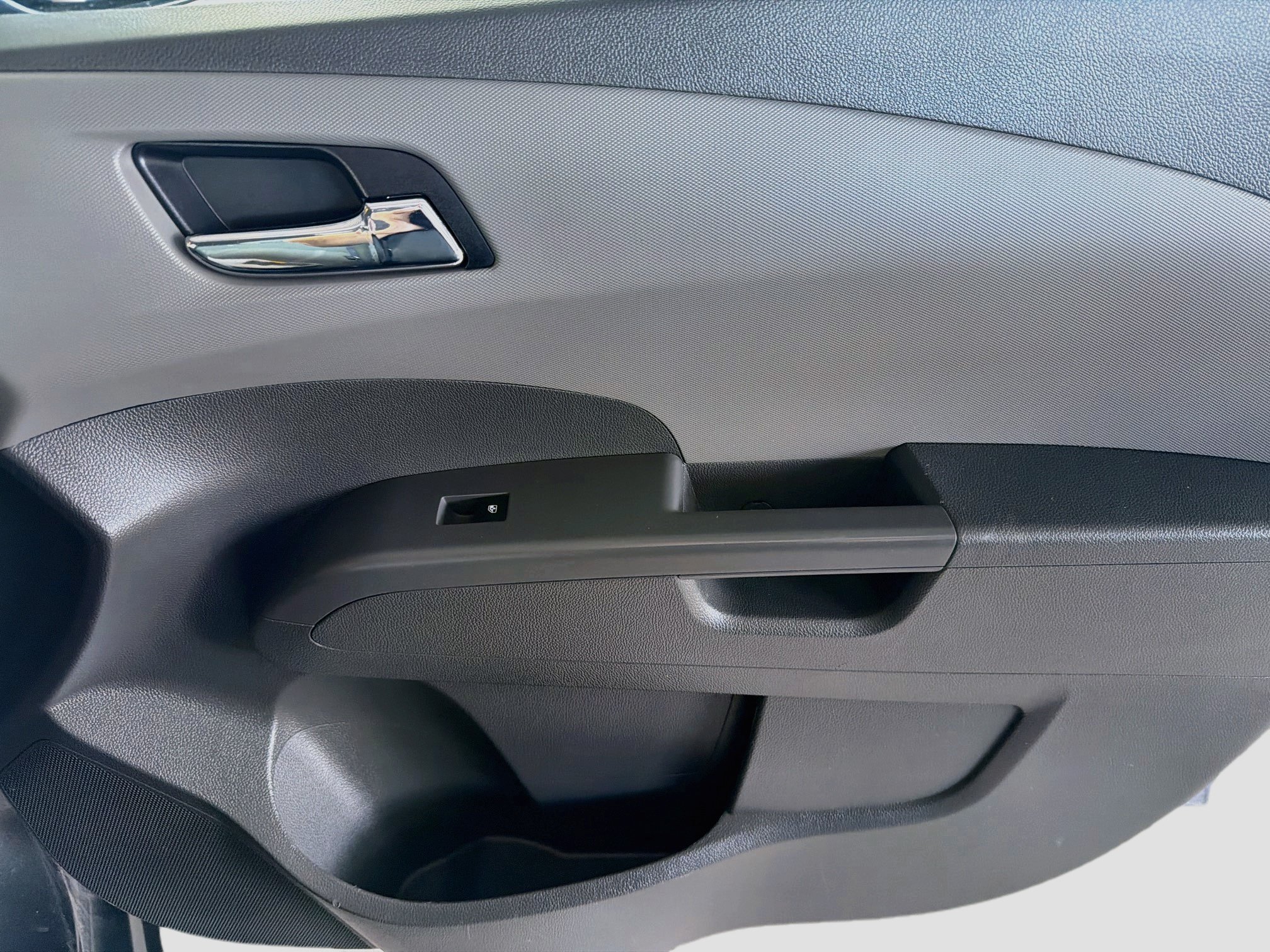Used 2015 Chevrolet Sonic LT FWD image 28