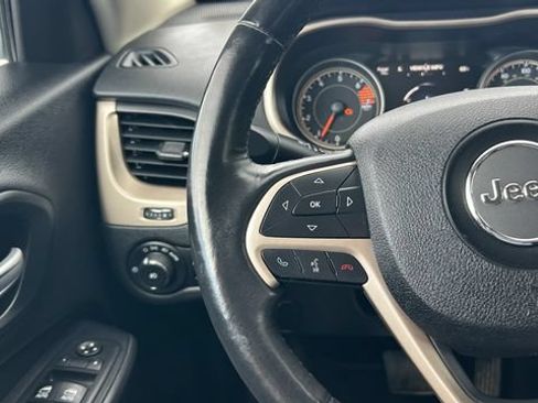 Used 2016 Jeep Cherokee Limited AWD/4WD image 18