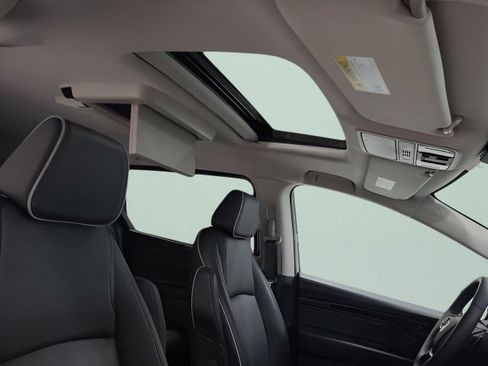 Used 2025 Honda Odyssey Touring image 12