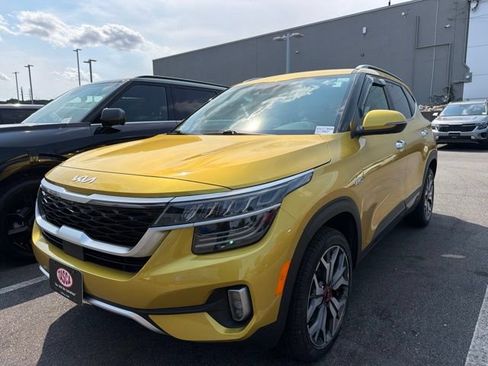 Used 2022 Kia Seltos SX w/ Sunroof Package AWD/4WD image 1