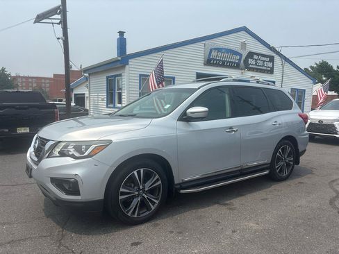 Used 2017 Nissan Pathfinder Platinum w/ Family Entertainment Package AWD/4WD image 2