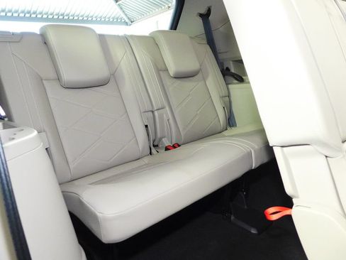 Certified 2025 Volkswagen Atlas SE w/ Panoramic Sunroof Package FWD image 21