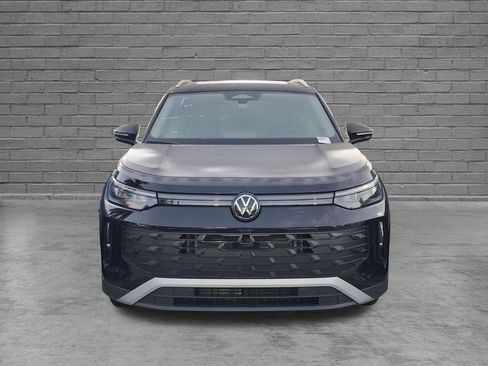 New 2026 Volkswagen Tiguan SE FWD image 2