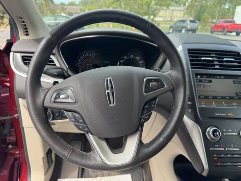 Used 2017 Lincoln MKC Premiere image 17