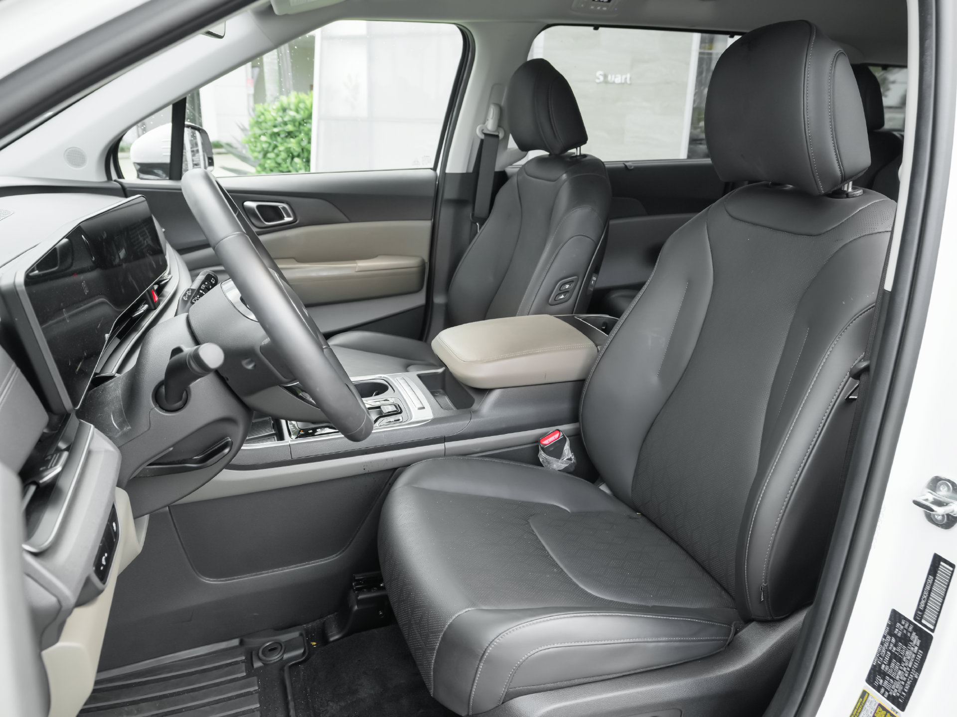 Used 2026 Kia Carnival EX FWD image 3