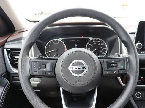 Used 2021 Nissan Rogue SV FWD image 17