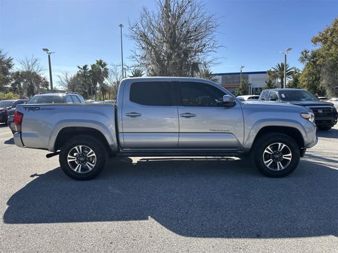 Used 2018 Toyota Tacoma TRD Sport image 7