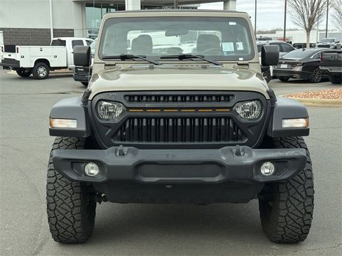 Used 2020 Jeep Gladiator Sport image 16