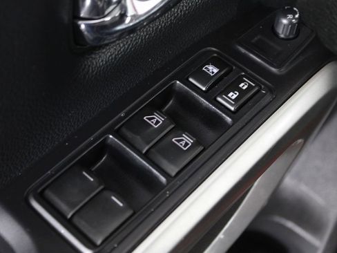 Used 2017 Nissan Titan SV RWD image 20