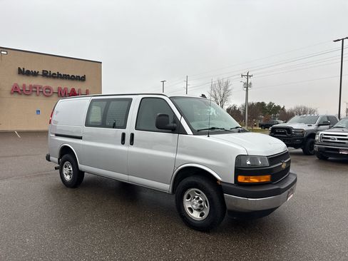 Used 2021 Chevrolet Express 3500 w/ Driver Convenience Package image 7