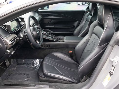 Used 2025 Aston Martin V8 Vantage Coupe image 25