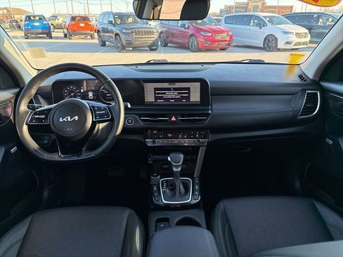 Used 2024 Kia Seltos SX w/ SX Sunroof Package image 10