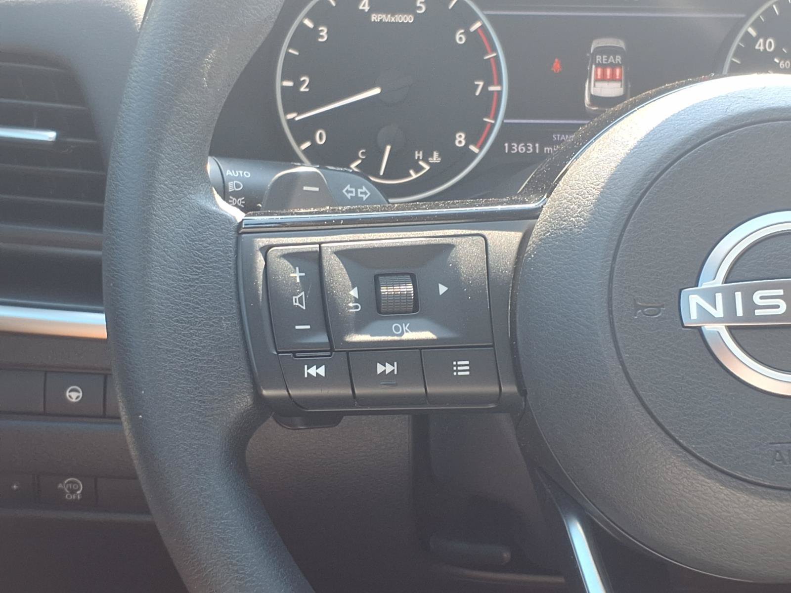 Used 2023 Nissan Rogue SV FWD image 18