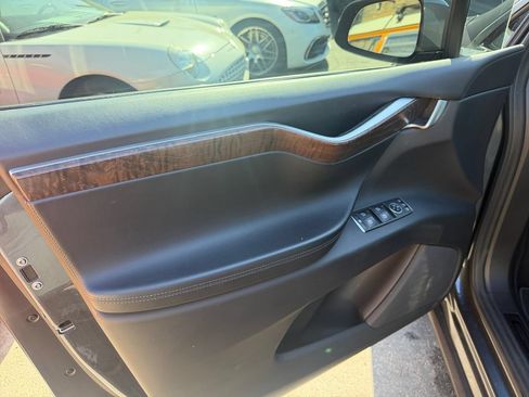 Used 2018 Tesla Model X 75D AWD/4WD image 8