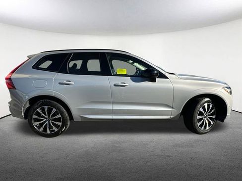 Used 2025 Volvo XC60 B5 Plus image 15