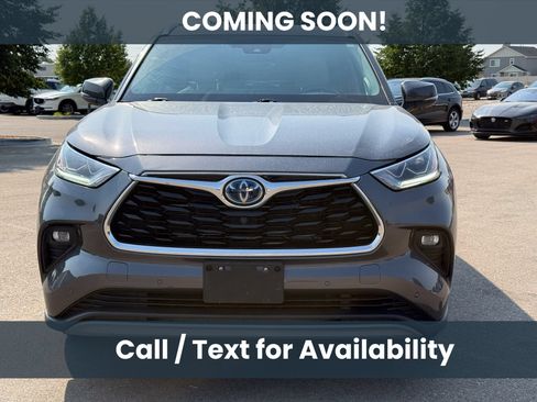 Used 2022 Toyota Highlander Platinum AWD/4WD image 2