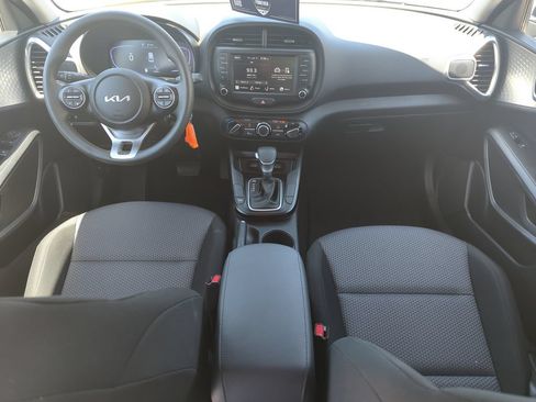 Used 2025 Kia Soul LX w/ LX Technology Package FWD image 15