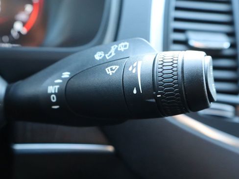 Used 2020 Volvo XC90 T6 Momentum image 35