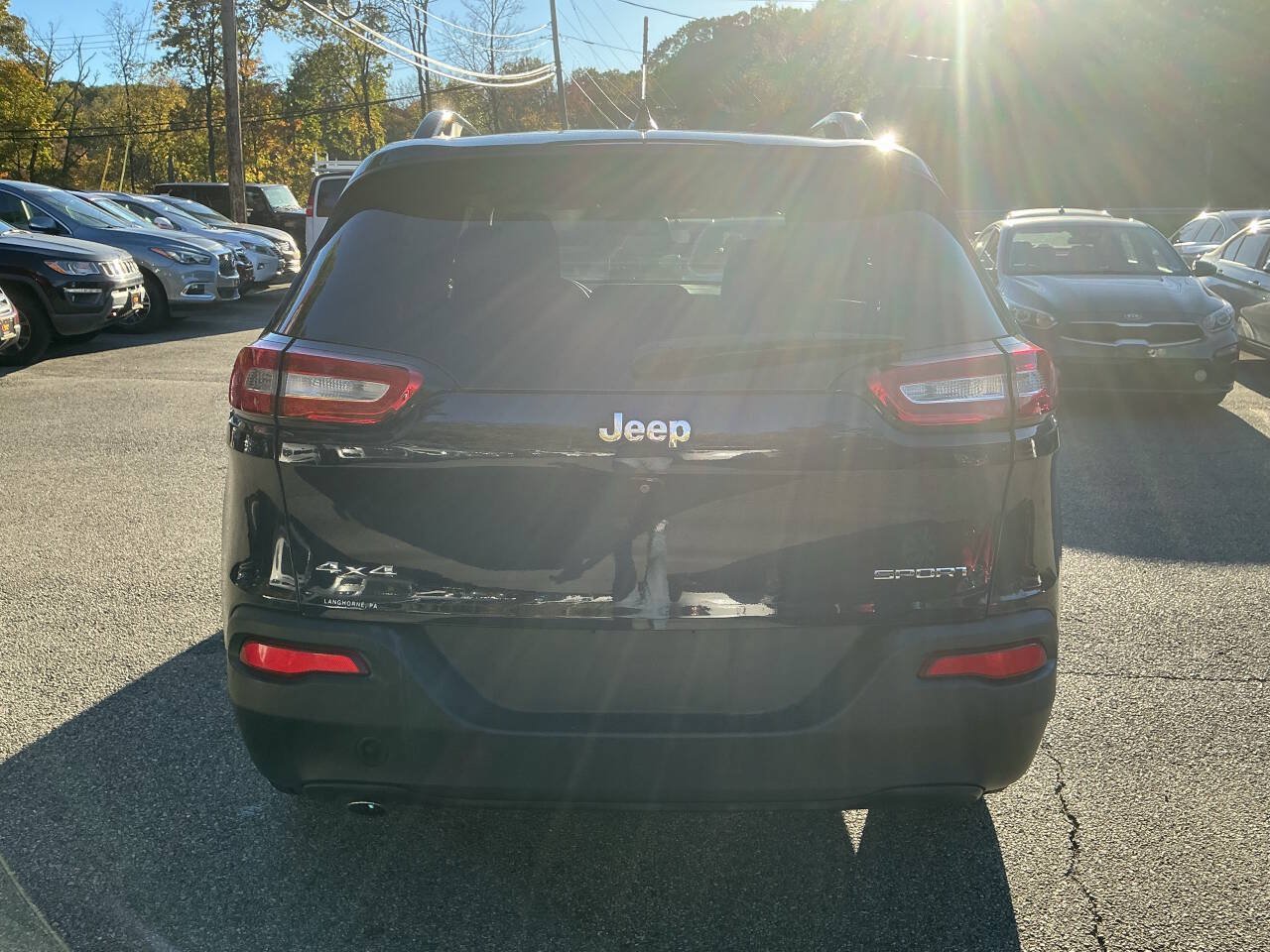 Used 2016 Jeep Cherokee Sport AWD/4WD image 7