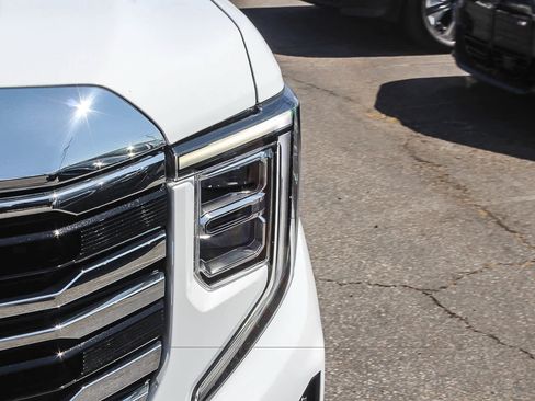 Used 2024 GMC Sierra 1500 SLT w/ SLT Premium Plus Package AWD/4WD image 11