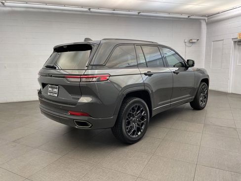 New 2025 Jeep Grand Cherokee Summit image 4