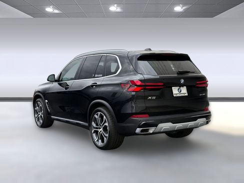 New 2026 BMW X5 sDrive40i image 3
