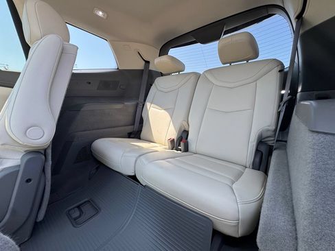Used 2023 Cadillac XT6 Premium Luxury w/ Technology Package FWD image 22